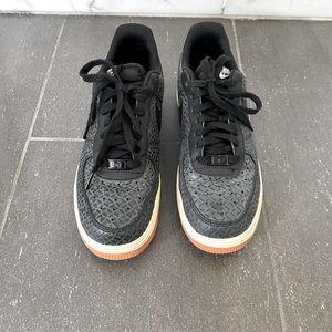 Nike Air Force in black pebbled leather